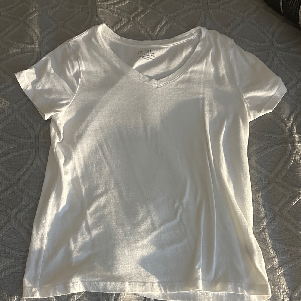 Time and Tru Women's Classic White V-Neck Tee